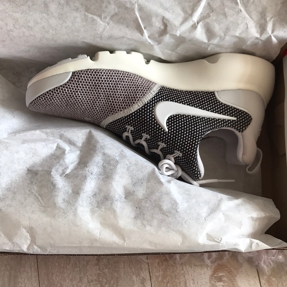 NWT Nike Presto fly special edition! - Picture 8 of 8